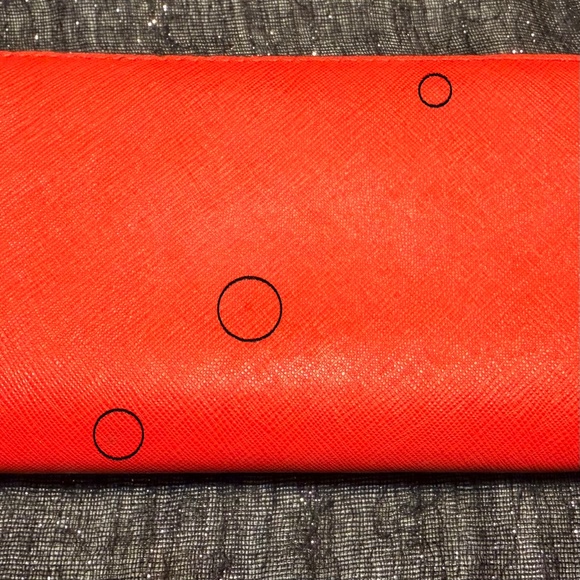 🔥 𝐌𝐢𝐜𝐡𝐚𝐞𝐥 𝐊𝐨𝐫𝐬 Red Saffiano Leather Zip-Around Wallet 🔥 - Picture 8 of 8
